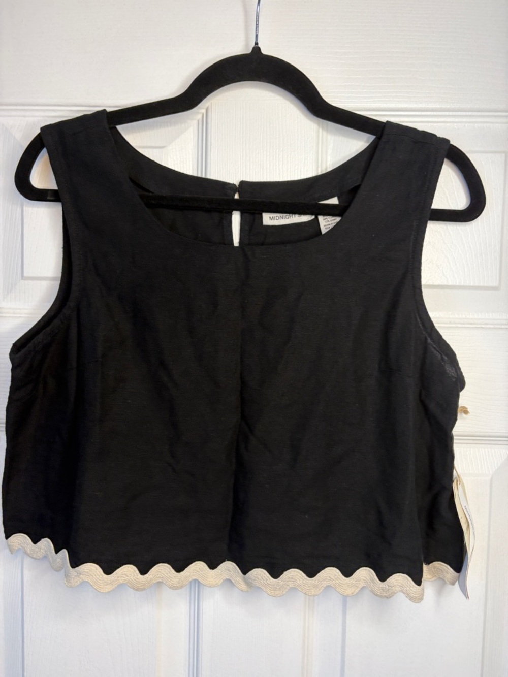 Midnight Black Scalloped-Hem Crop Top size large- not faded